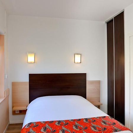 Logis Hostellerie Du Neez Gan Zewnętrze zdjęcie