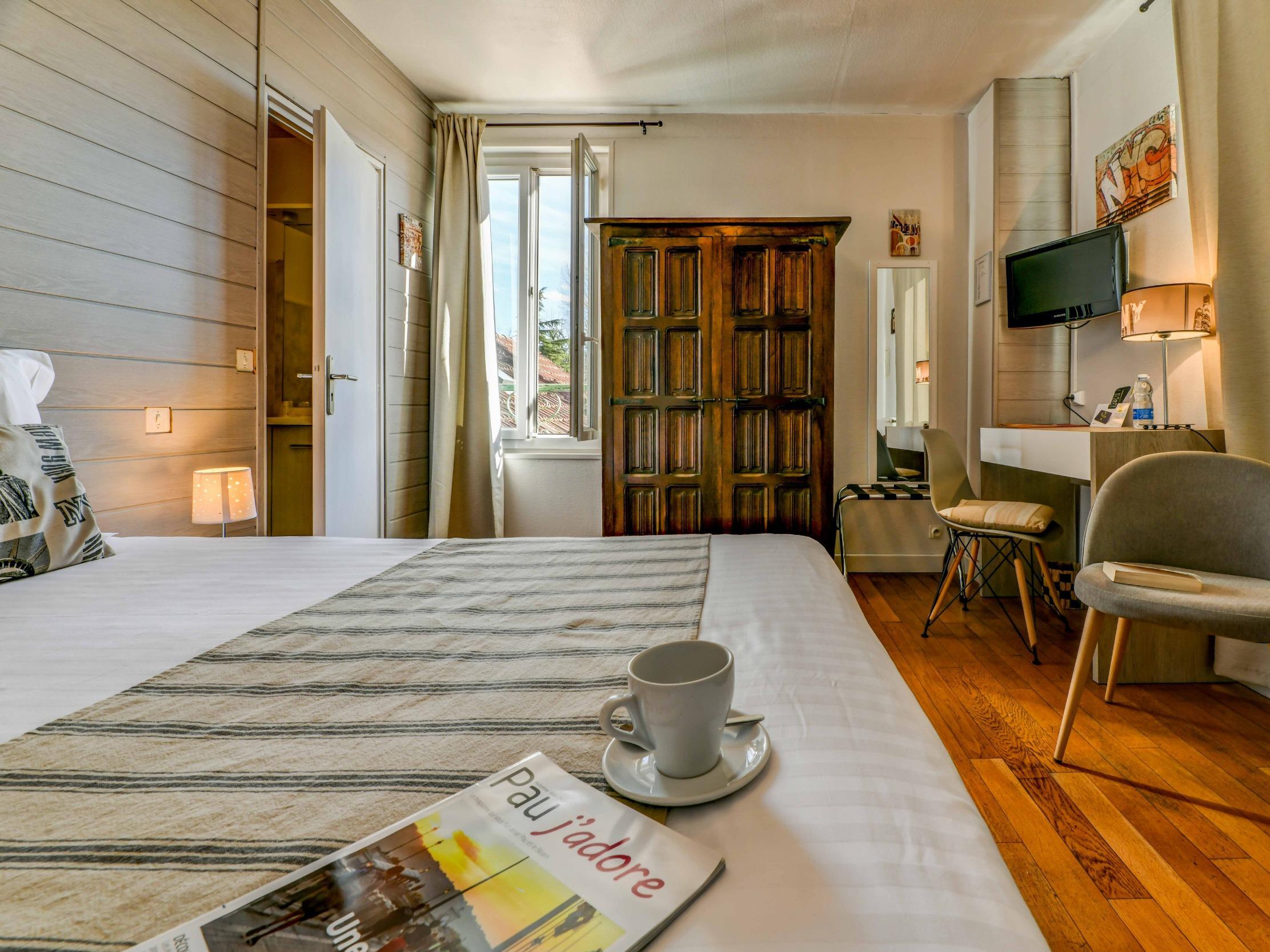 Logis Hostellerie Du Neez Gan Zewnętrze zdjęcie
