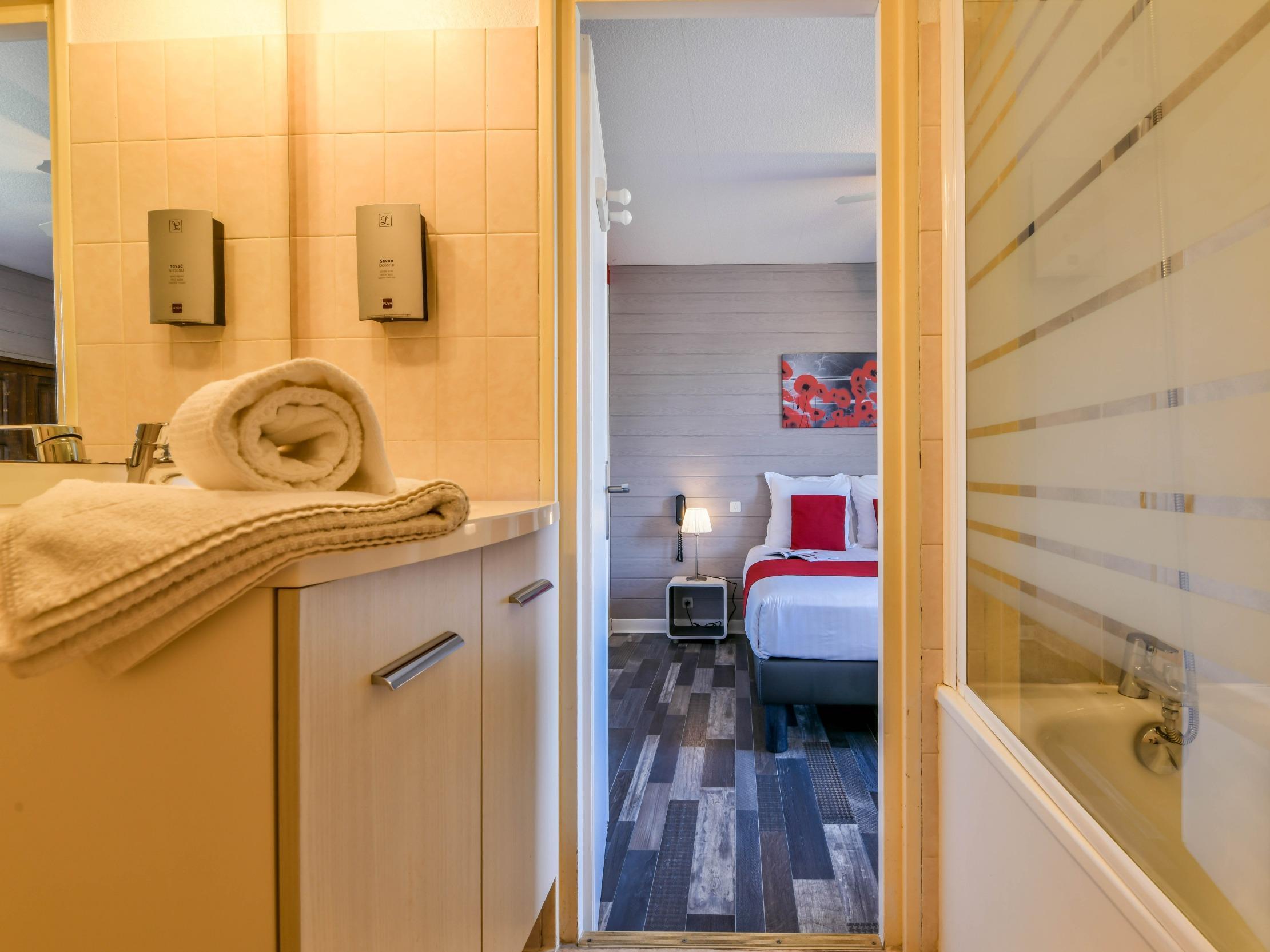 Logis Hostellerie Du Neez Gan Zewnętrze zdjęcie