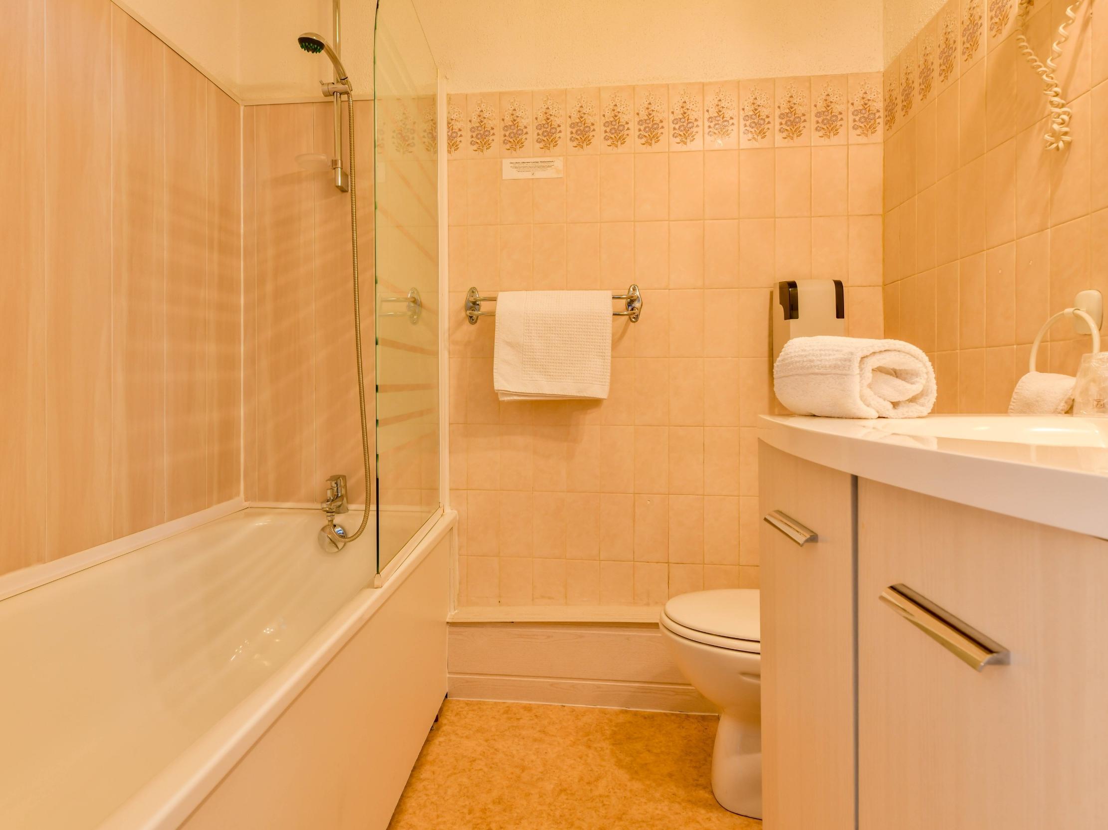 Logis Hostellerie Du Neez Gan Zewnętrze zdjęcie