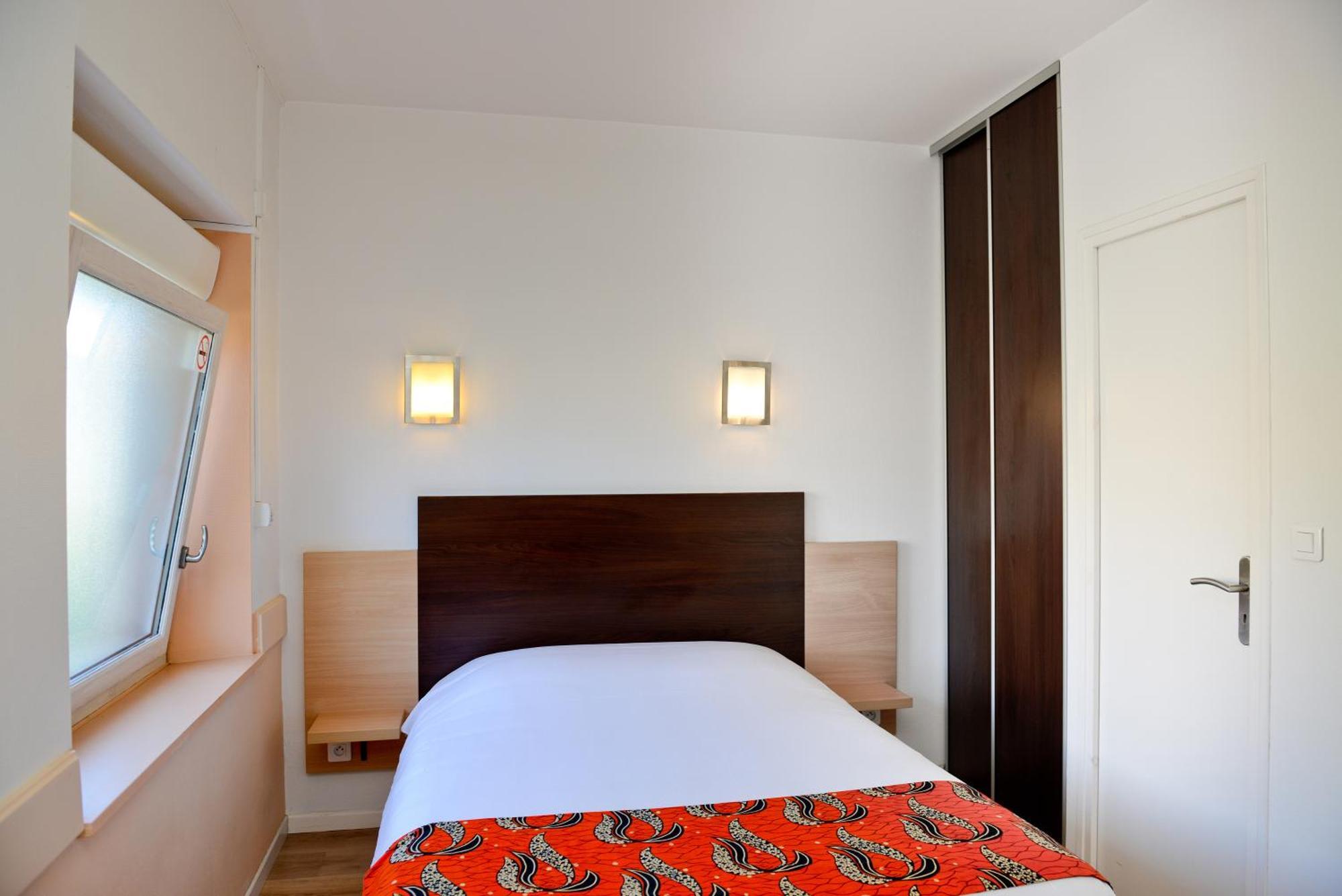 Logis Hostellerie Du Neez Gan Zewnętrze zdjęcie