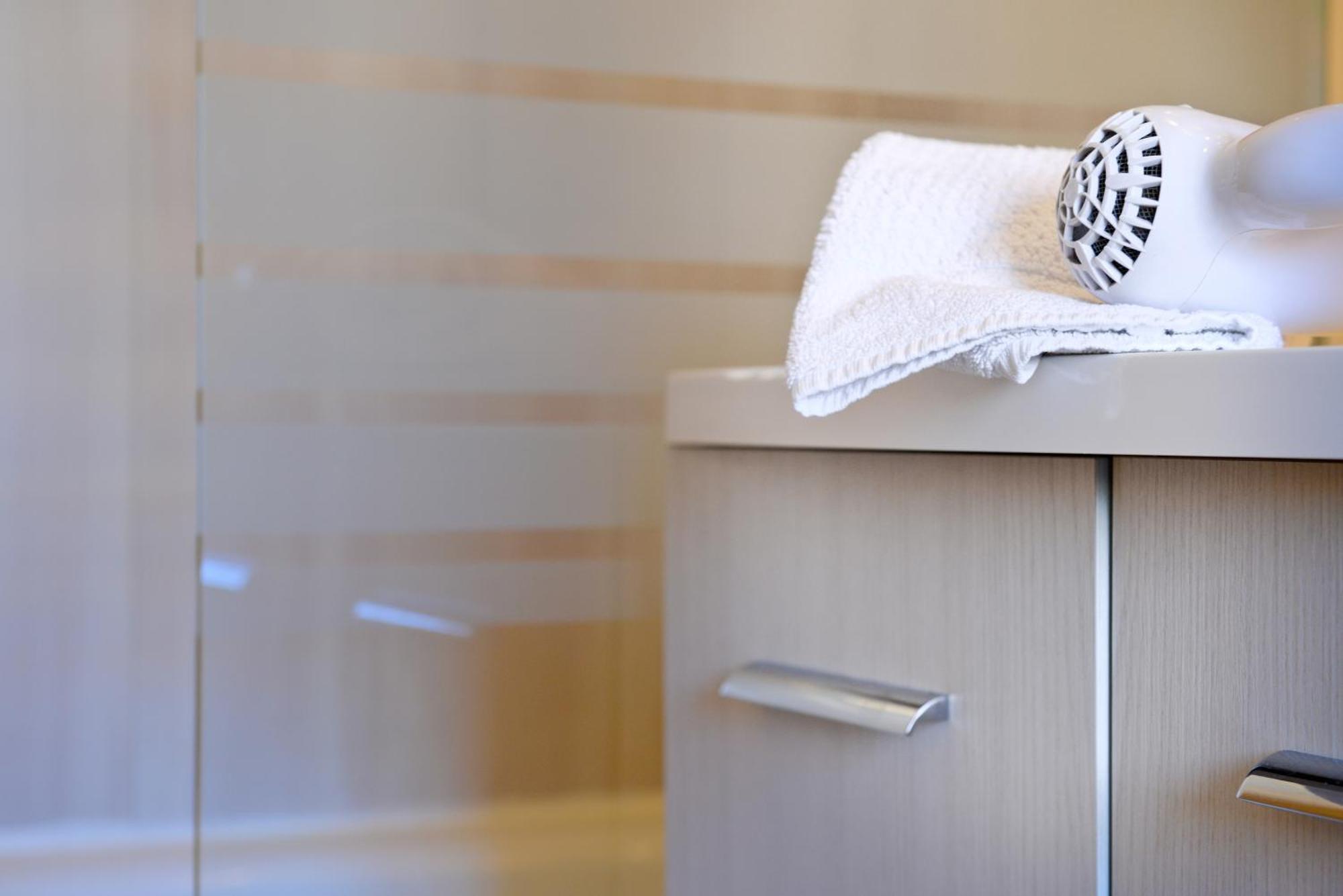 Logis Hostellerie Du Neez Gan Zewnętrze zdjęcie