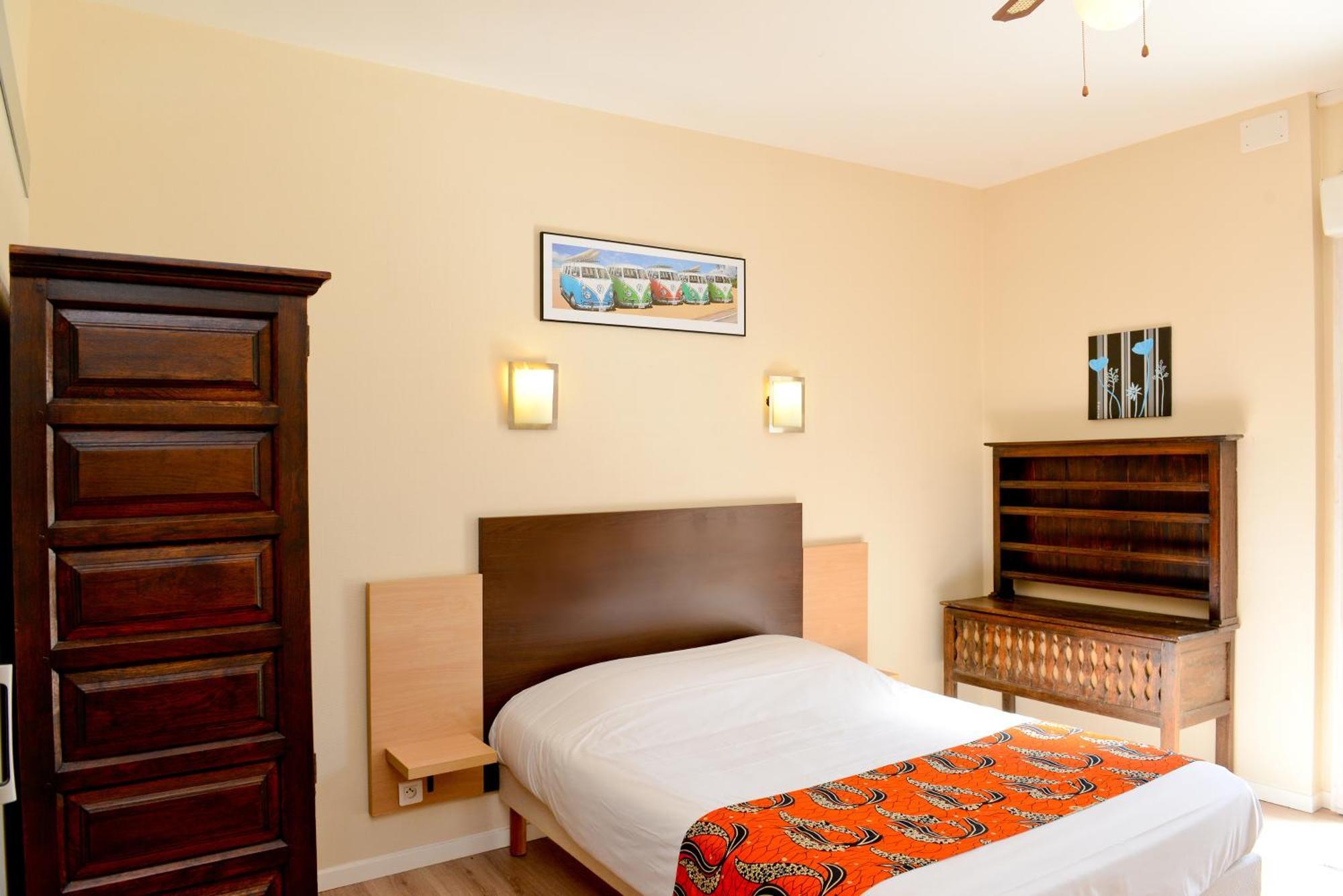 Logis Hostellerie Du Neez Gan Zewnętrze zdjęcie