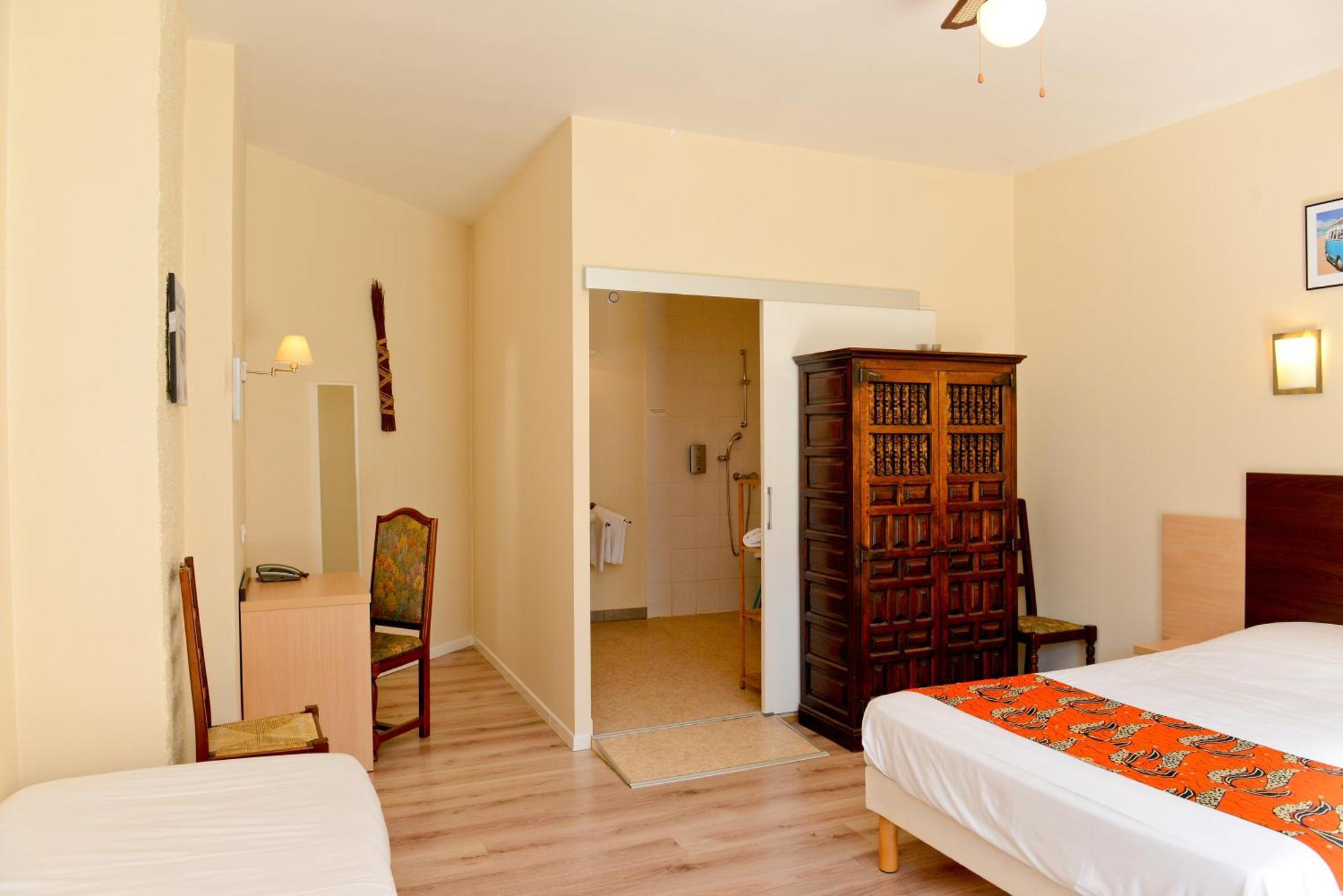 Logis Hostellerie Du Neez Gan Zewnętrze zdjęcie