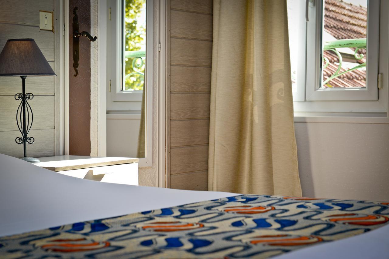 Logis Hostellerie Du Neez Gan Zewnętrze zdjęcie