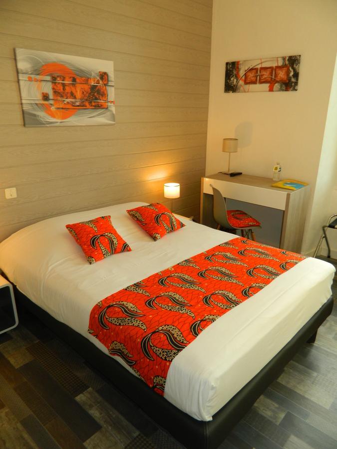 Logis Hostellerie Du Neez Gan Zewnętrze zdjęcie