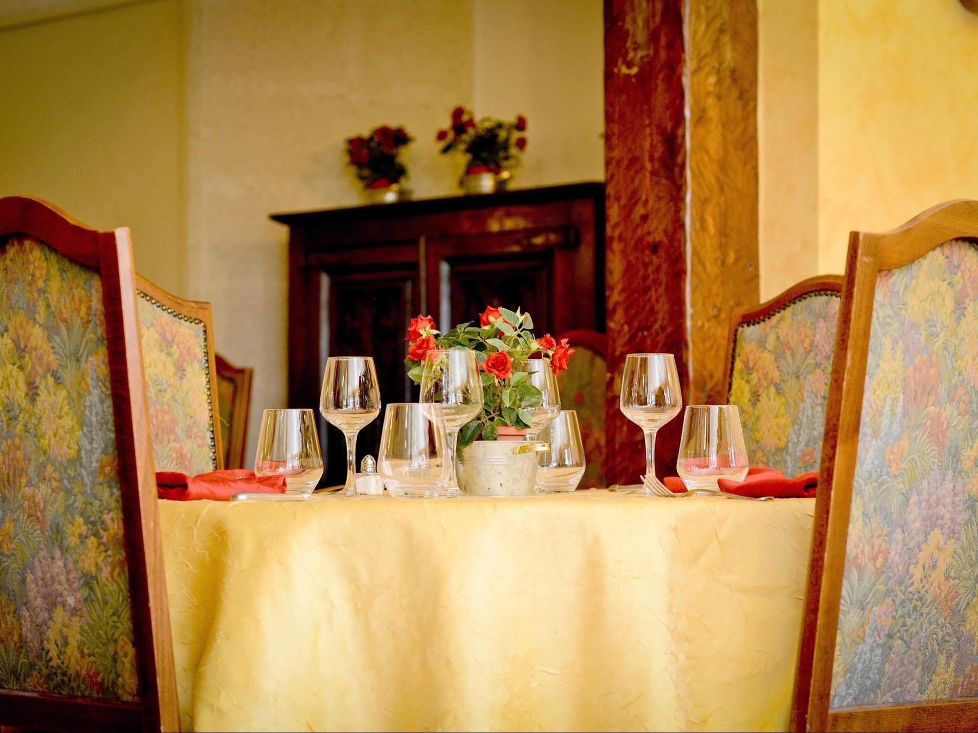 Logis Hostellerie Du Neez Gan Zewnętrze zdjęcie