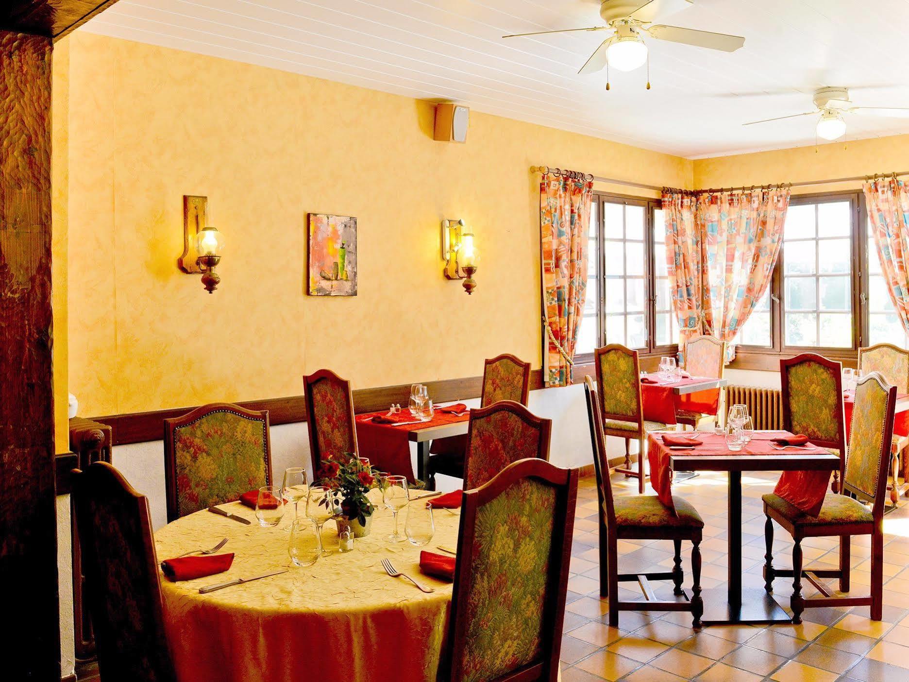 Logis Hostellerie Du Neez Gan Zewnętrze zdjęcie
